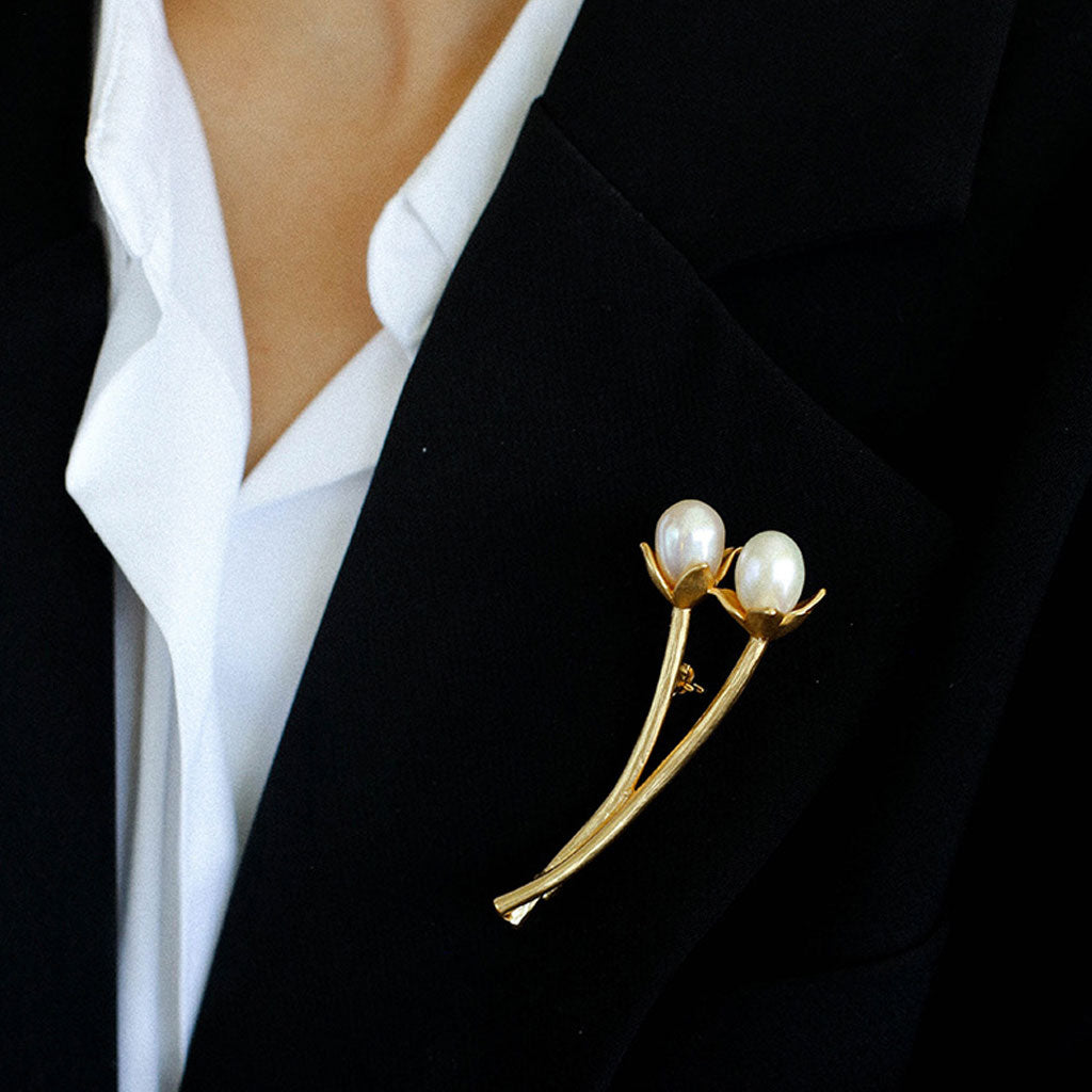 18K Gold Plated Luster Freshwater Pearl Embellished Flower Bud Brooch