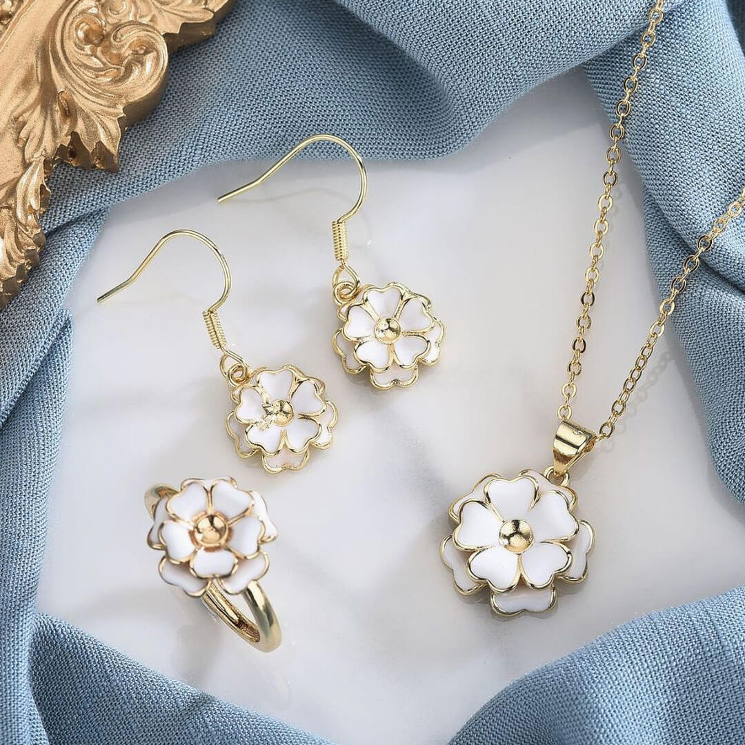 Celebrity Style Gold Tone 3D Petal Charm Jewelry Set - White